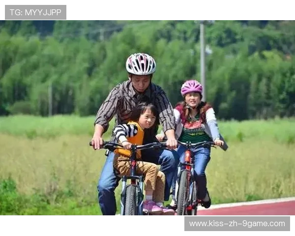 特色乡村自行车骑行，感受田园风光的静谧与美丽，乡村自行车图片